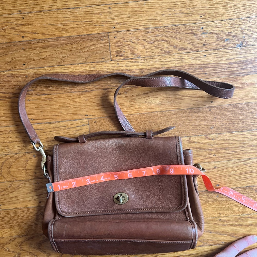 Rare vintage Coach British Tan Brown Leather Court Bag top handle turn lock 9870